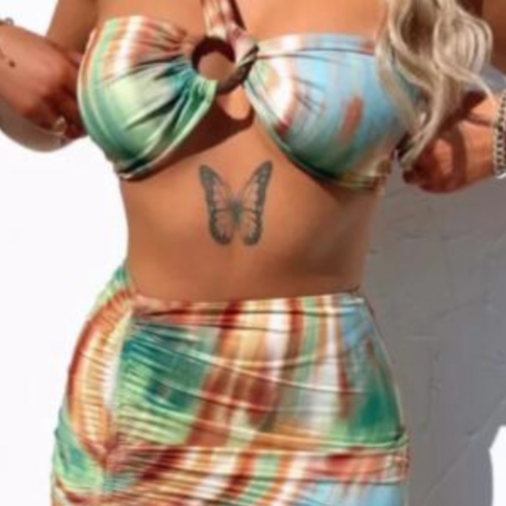 Beautiful swimming suit - Picture 4 of 10